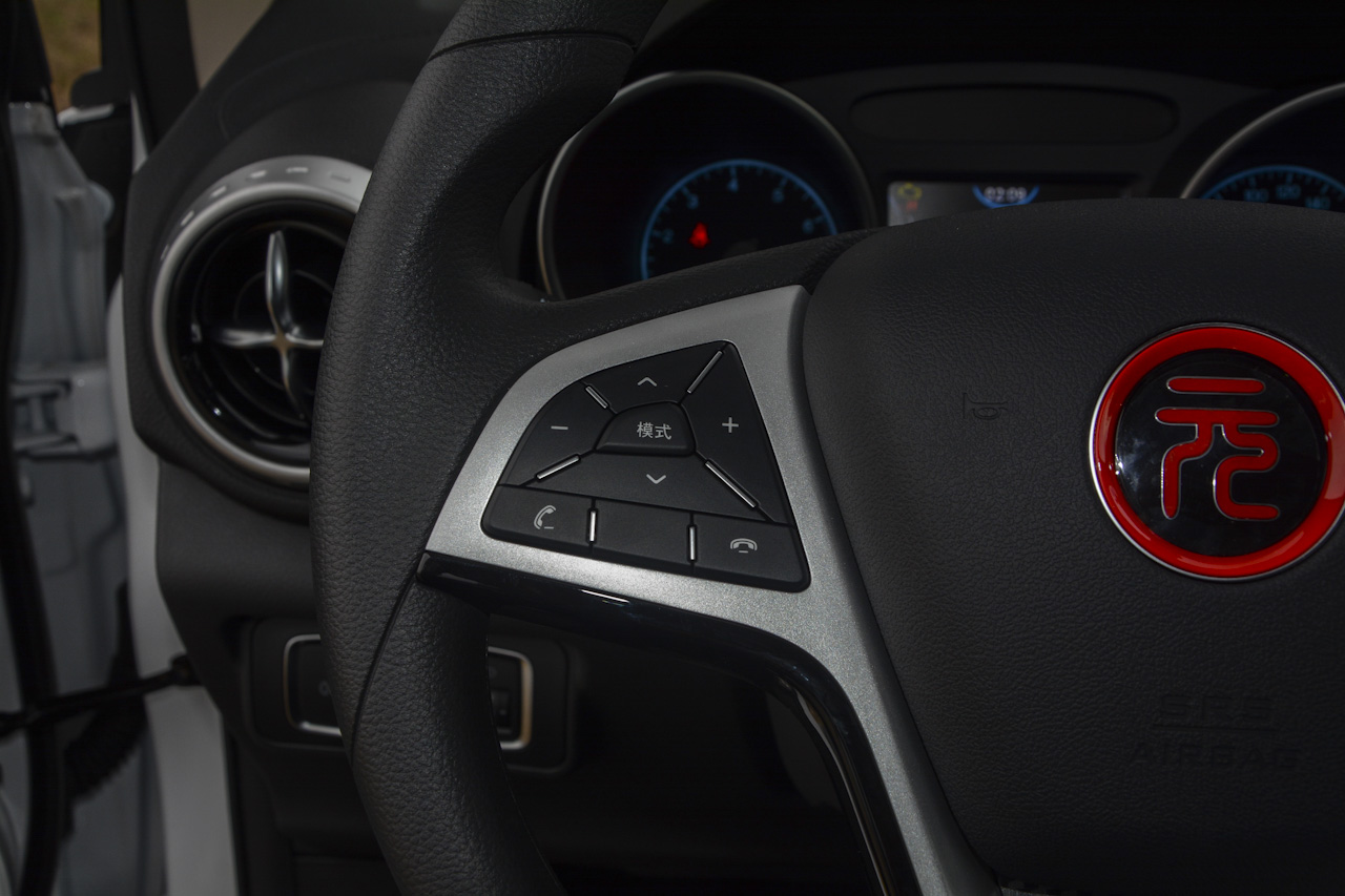 2017款比亚迪元1.5L手动酷炫时尚型