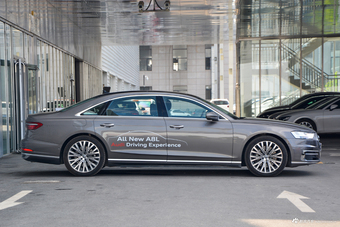 2018款奥迪A8L 3.0T自动55 TFSI quattro豪华型