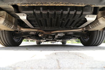 2016款奔驰E级2.0T自动E300L运动豪华型