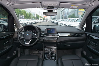 2018款宝马2系旅行车218i 1.5T自动尊享型运动套装图片