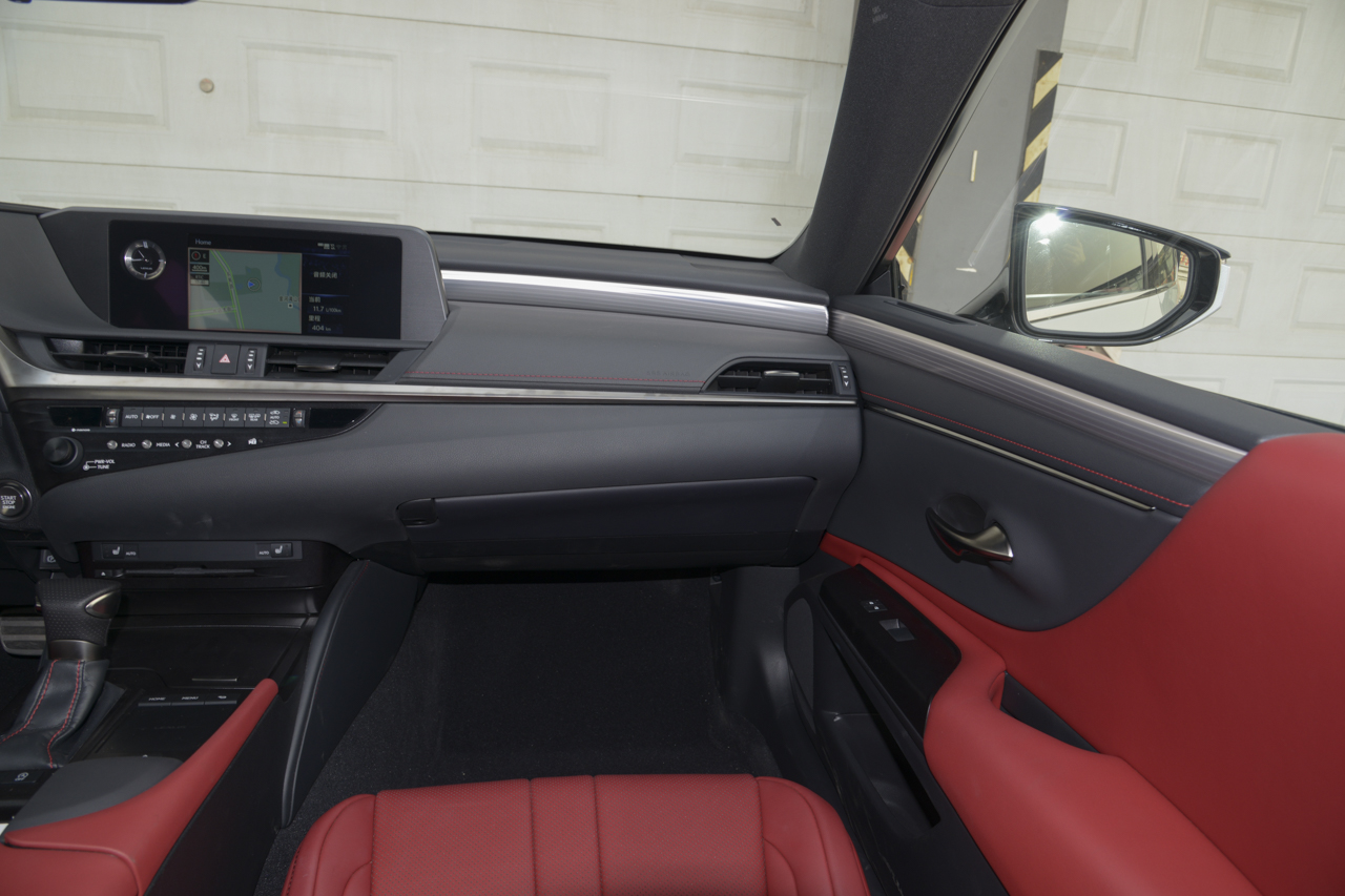 2018款雷克萨斯ES 2.5L自动260 F SPORT