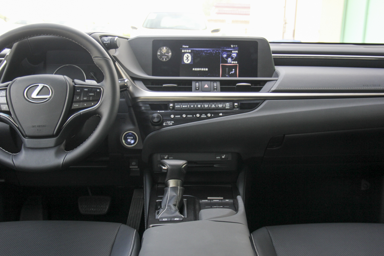 2018款雷克萨斯ES 2.5L自动300h卓越版