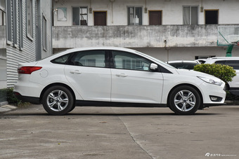 2017款福克斯三厢1.6L自动舒适型智行版