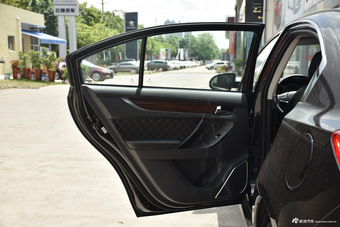 2015款众泰Z500 1.5T 自动豪华型 慕尼黑