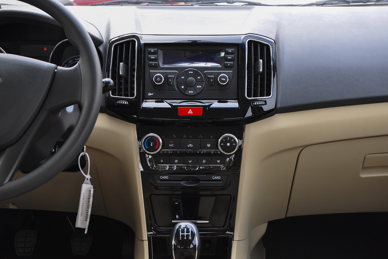 2015款奇瑞E3 1.5L手动趣尚版 冰川白