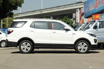 2016款长安CX70 1.6L手动运动型