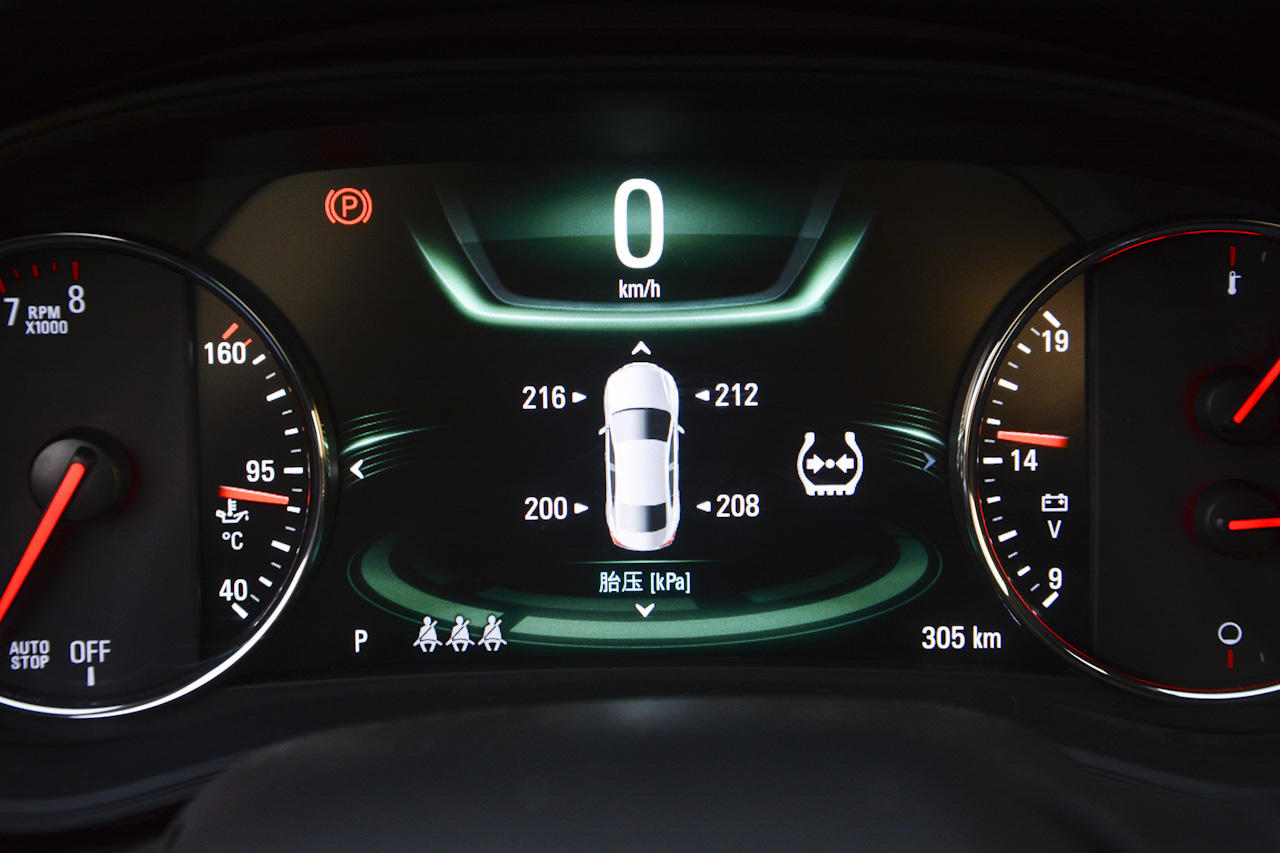 2017款君威GS 2.0T自动尊贵型28T