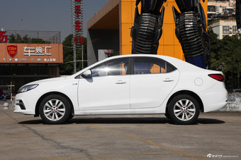 2018款荣威360 PLUS 1.5L自动尊享版