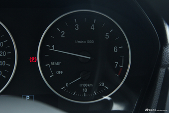 2017款宝马1系120i自动设计套装型 