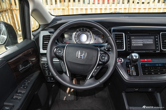 2016款艾力绅2.4L自动至尊版