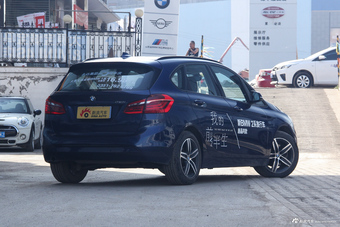 2016款宝马2系旅行车218i 1.5T自动运动设计套装 