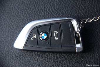 2016款宝马2系旅行车218i 1.5T自动运动设计套装 