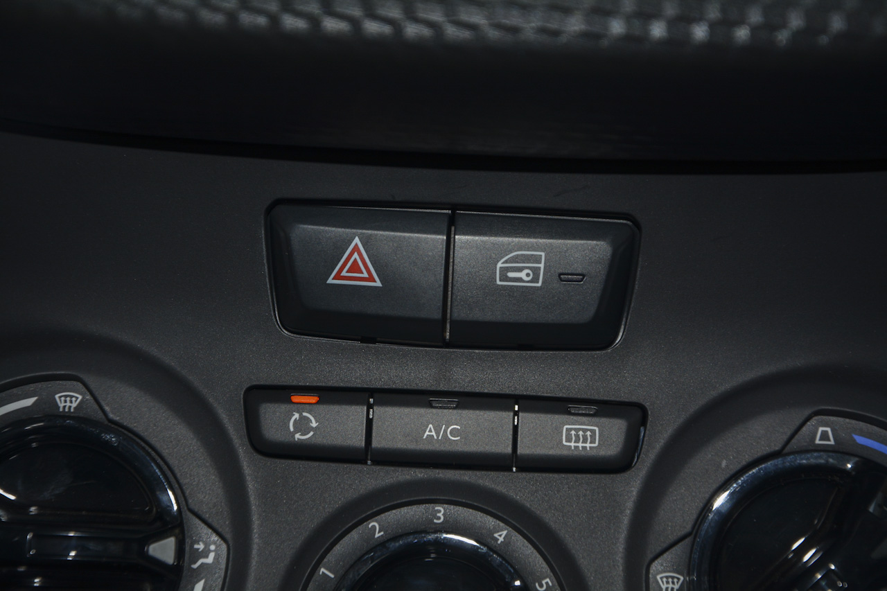 2018款标致2008 1.6L自动潮流版