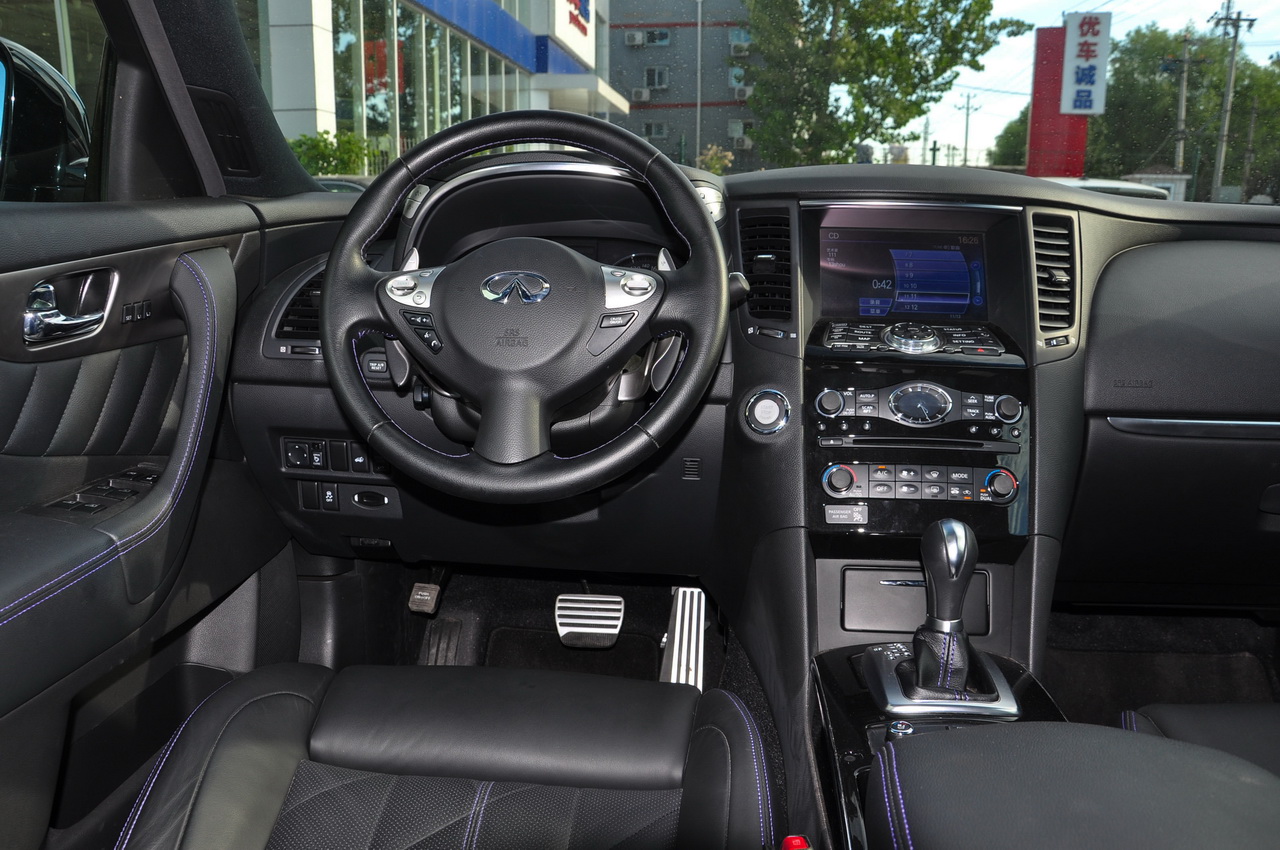2015款英菲尼迪QX70 3.7L绝影版