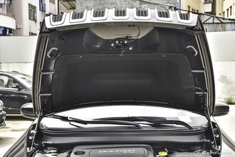 2016款自由光2.4L自动专业版 晶黑