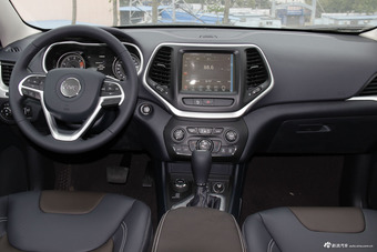 2016款自由光2.4L自动专业版+智能包