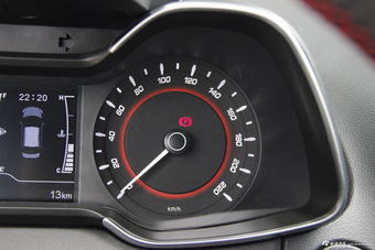 2016款艾瑞泽5 1.5L手动领潮版 俊逸白