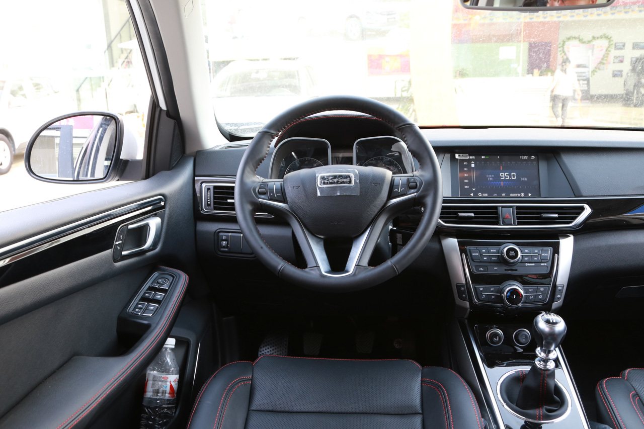 2016款大迈X5 1.5T手动豪华7座型 国五 萨丁白