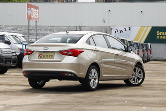 2016款艾瑞泽5 1.5L自动领锐版 秀色金