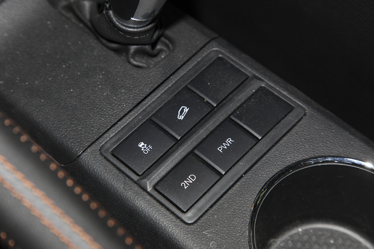 2016款北京BJ40L 2.3T自动四驱尊享版