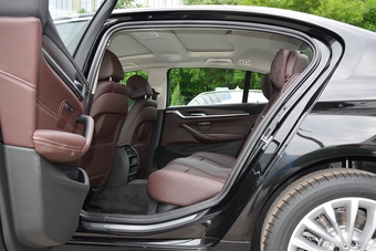 2018款宝马 5系改款 530Li xDrive 豪华套装