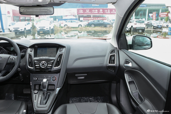 2018款福克斯三厢1.6L自动风尚型智行版