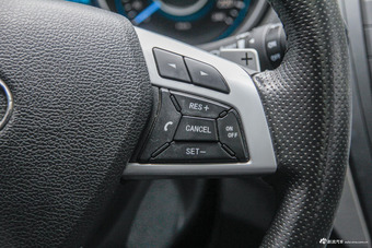 2015款绅宝X65 2.0T自动豪华型 烈焰橙