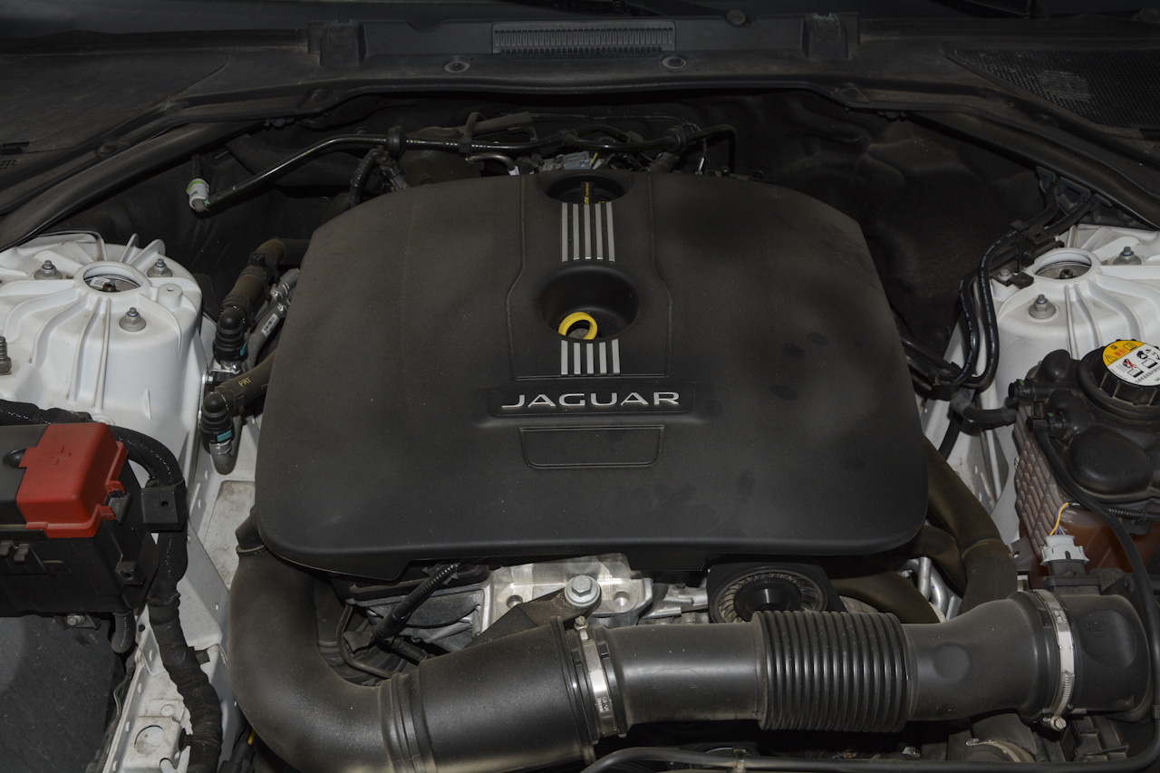 2017款捷豹XE R-SPORT 2.0T自动i4 Ti (200PS) 