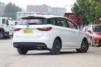 2018款比亚迪宋MAX 1.5T自动智联豪华型6座