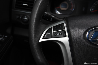 2015款力帆820 2.4L自动旗舰型