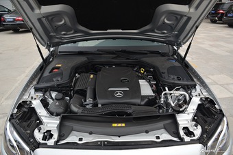 2016款奔驰E级E300L 豪华型