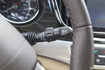 2016款宝骏730 1.5T手动豪华版 7座