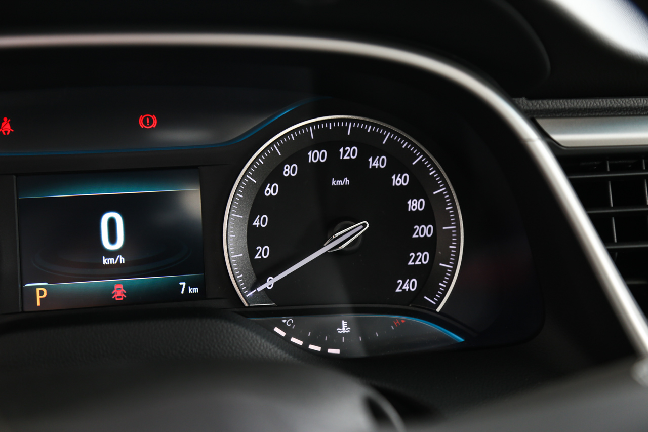 2016款英朗1.5L自动精英型15N 雪域白