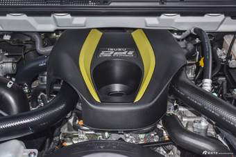 2015款五十铃D-MAX 2.5T自动两驱高通过精英款