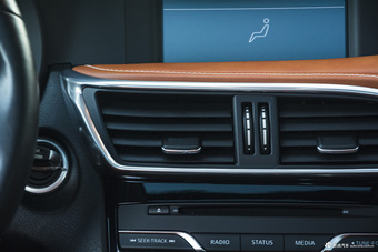 2017款英菲尼迪QX30 2.0T自动四驱极限版