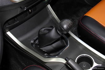 2017款黄海N1S加长型 2.8T手动柴油两驱运动版JE493ZLQ4CB