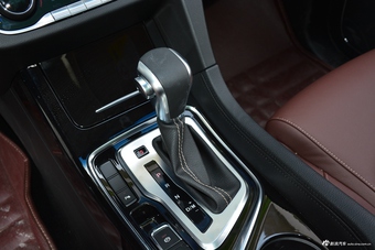 2017款宝骏560 1.5T DCT旗舰型