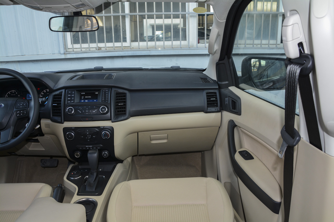 2017款撼路者2.0T自动四驱菁英版汽油5座