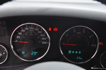 2015款牧马人2.8TD自动四门舒享版Sahara