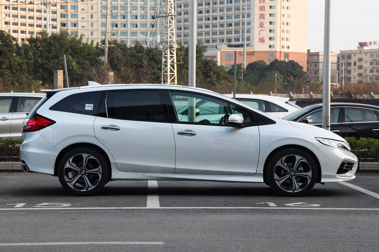 2017款杰德 1.5T自动210TURBO CVT豪华版 6座