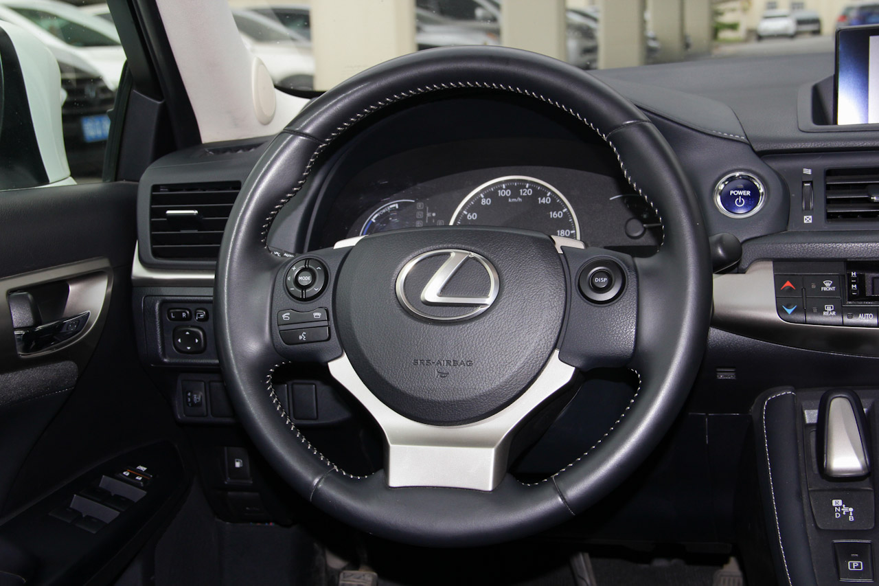 2014款雷克萨斯CT 1.8L自动200h舒适版双色