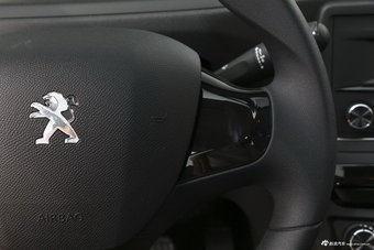 2018款标致308 1.6L手动时尚版