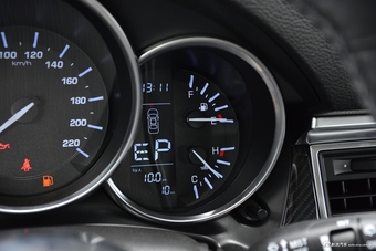 2017款众泰SR9 2.0T自动极致之路版