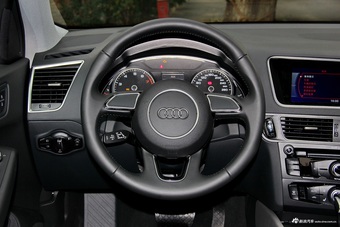 2017款奥迪Q5 2.0T 自动 40TFSI 进取型