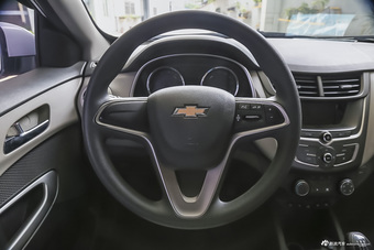 2015款赛欧3 1.5L手动理想版（天窗）