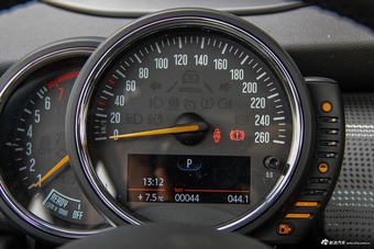 2016款MINI 1.5T自动 COOPER先锋派 五门版