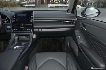 2019款亚洲龙双擎2.5L自动Limited旗舰版国V