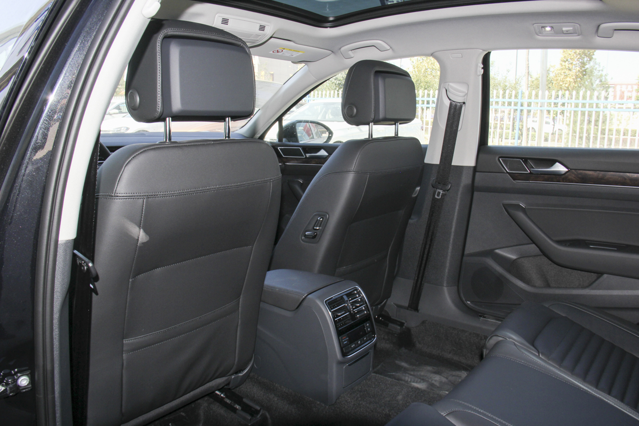 2018款迈腾改款2.0T自动380TSI DSG豪华型