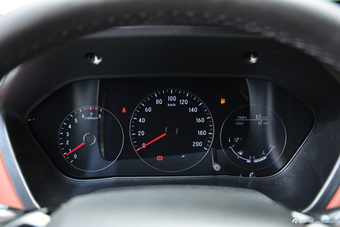 2016款北汽幻速S3L 1.5L手动尊享型