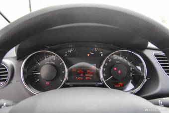 2016款标致3008 1.6THP自动经典版